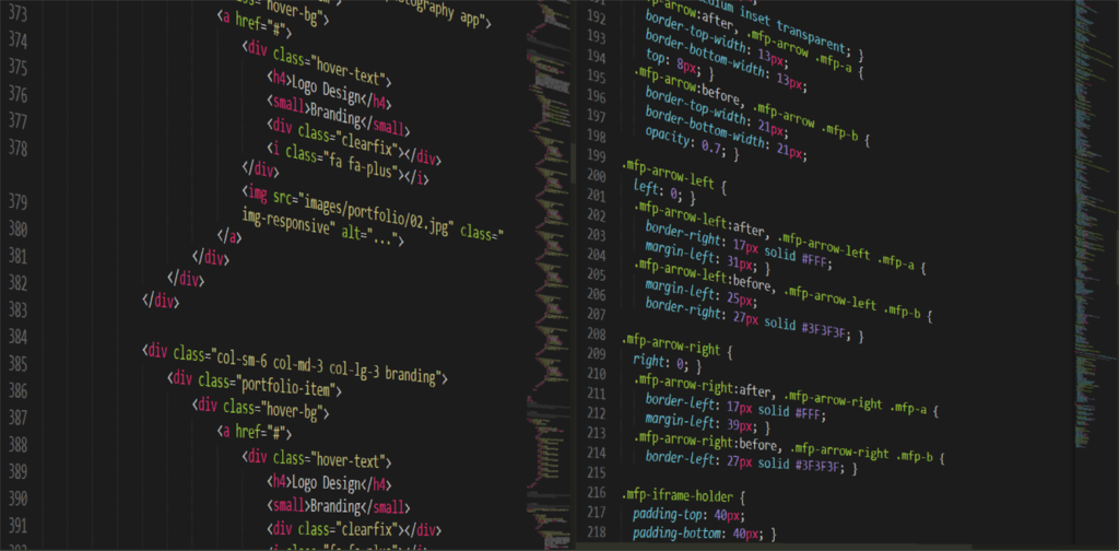 Imagen de una pantalla de computadora llena de código.