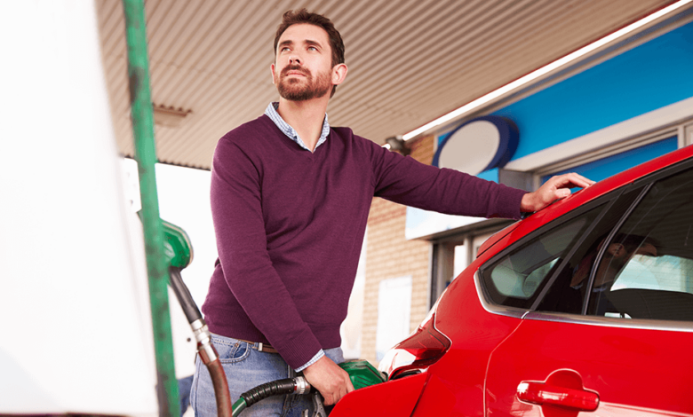 Cómo ahorrar dinero en gasolina cuando los precios son altos