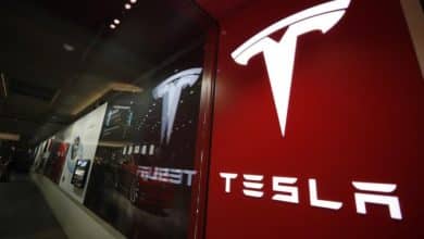 Más de 750 propietarios de Tesla en los EE. UU. se han quejado de que los autos frenan sin motivo - National