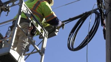 AT&T retrasa 500,000 construcciones de fibra hasta el hogar debido a una grave escasez de fibra