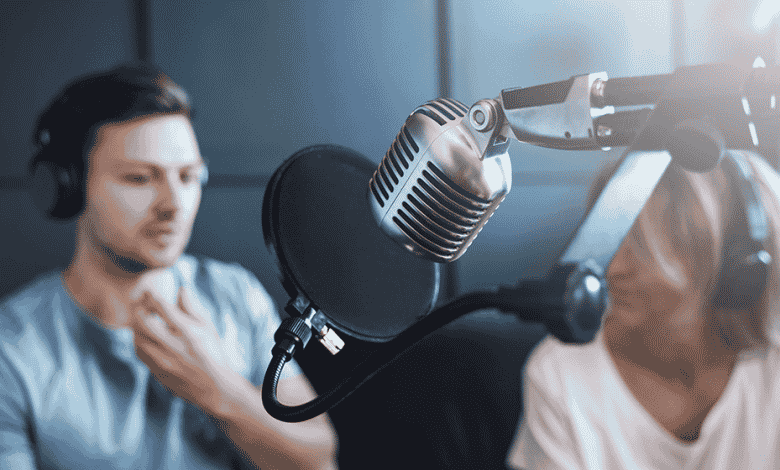 Los 11 mejores podcasts de negocios para profesionales (y por qué vale la pena escucharlos)