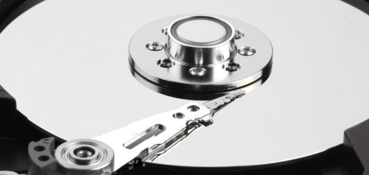 Imagen de primer plano extremo de los componentes del disco duro.