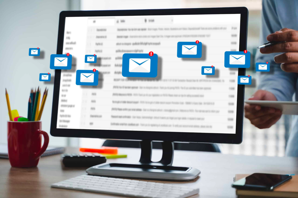 Imagen de pantalla que muestra varias alertas de correo electrónico.