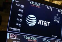 La descarga de AT&T de DirecTV podría ser una "venta de fuego" ya que la compañía considera ofertas bajas