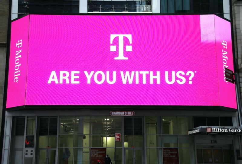Un anuncio de T-Mobile que dice: 