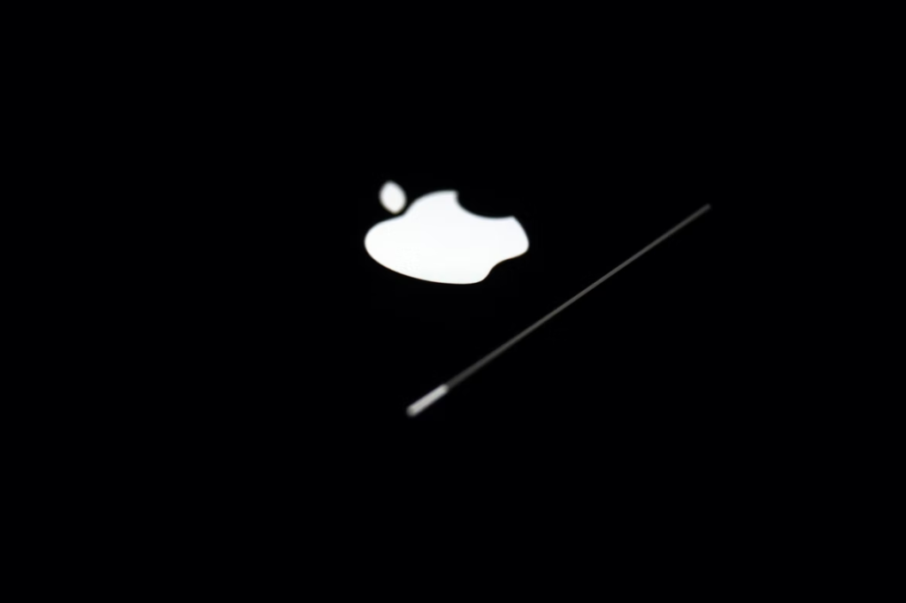 Imagen que muestra el logotipo de Apple con una barra de carga debajo.