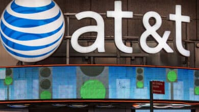 AT&T, que enfrenta una deuda de $ 158 mil millones, venderá la red de Puerto Rico por $ 2 mil millones