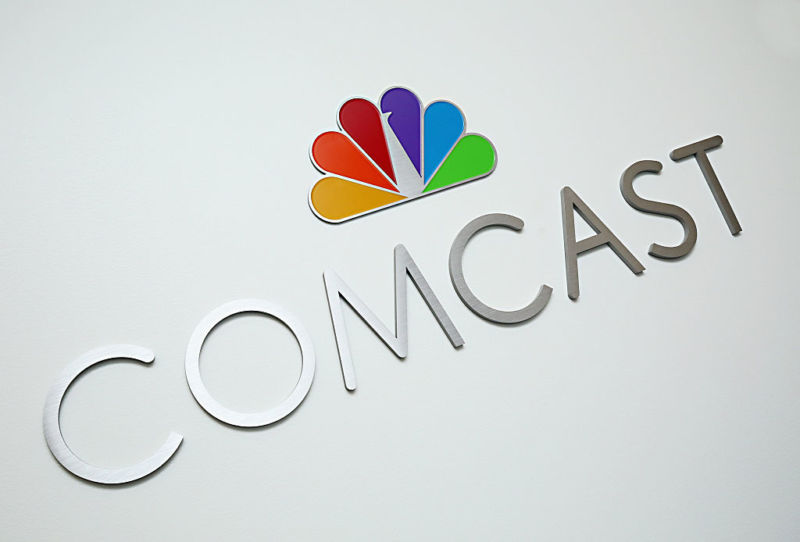 Un letrero de Comcast en las oficinas de Comcast en Filadelfia, Pensilvania.