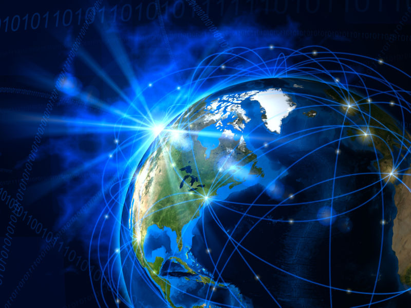 Una ilustración de la Tierra, con líneas que rodean el globo para representar una red de telecomunicaciones.