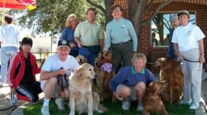 Golden Retriever rescata al creador del zoho del norte de Texas