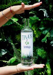 Cómo el vodka de Tina se hizo suyo en la industria del licor