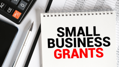 Los propietarios de pequeñas empresas pueden recibir hasta $25,000 en subvenciones